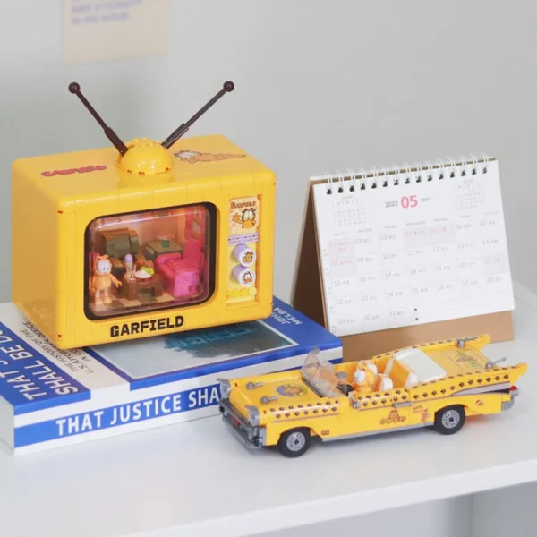 Creative America Cartoon Garfields Television Building Block Street View Micro Sports Car Model Assemble Bricks Toy For Kid Gift